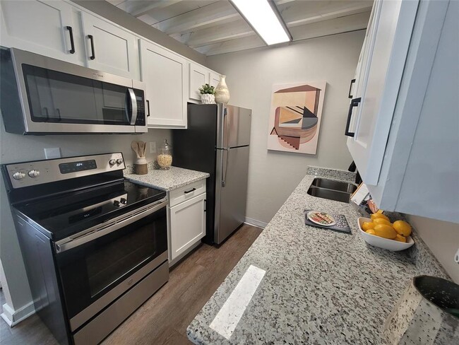 Building Photo - 5110 Azalea Trace Dr Unit 2216 Rental