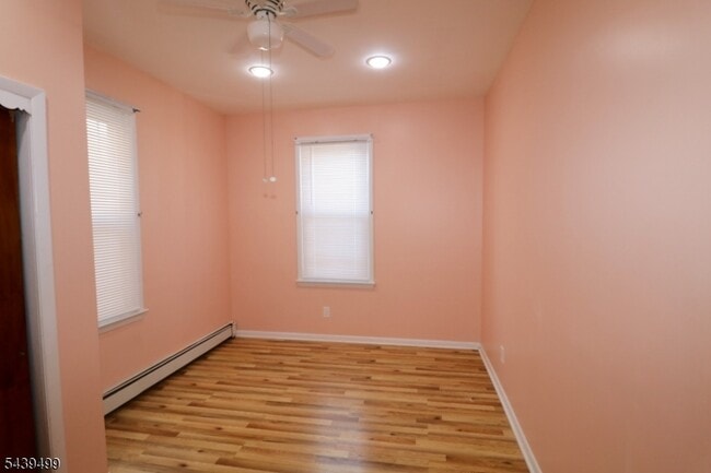 Photo - 484 Delavan Ave
