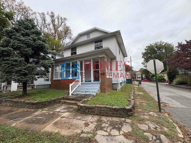 Photo - Spacious 3 Bedroom House | Two-Story | Loc...