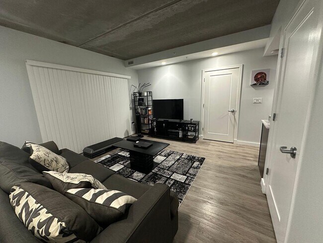 Photo - 1323 W Morse Ave Unit 506