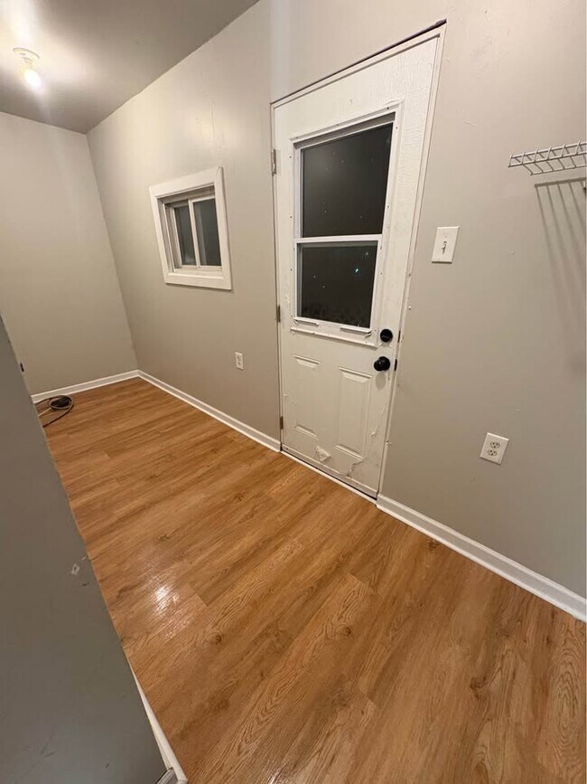 Lavadero - 609 W Race St