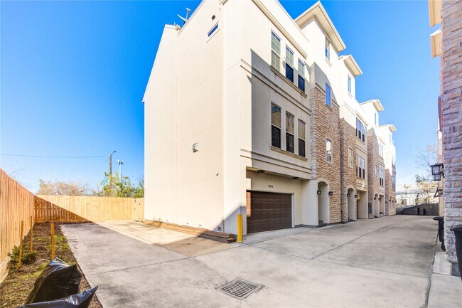 Photo - 5226 Kiam St