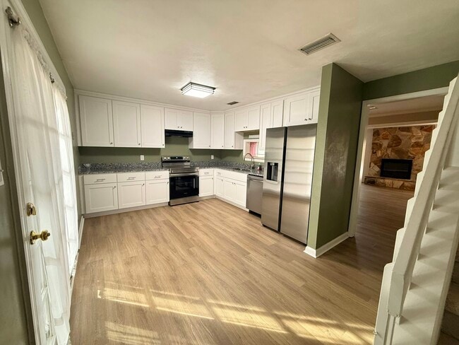 Photo - 503 Benlea Ct