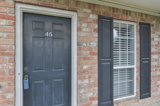 Building Photo - 6402 Del Monte Dr Unit 45