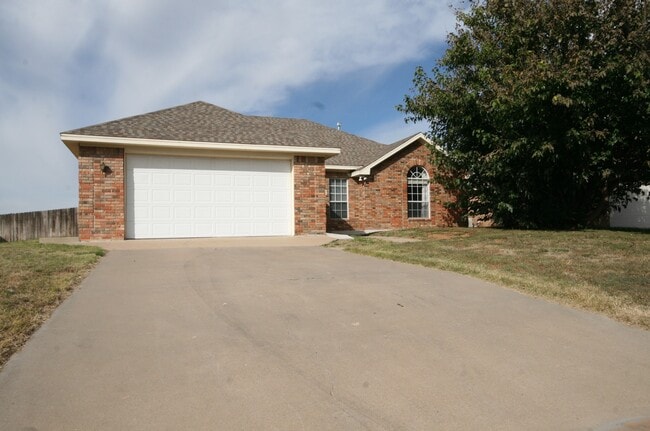 Photo - 4 Bed Brick Home! Zia School District! - Pets Welcome!!!