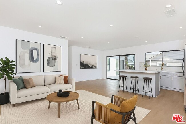 Photo - 2930 Spaulding Ave