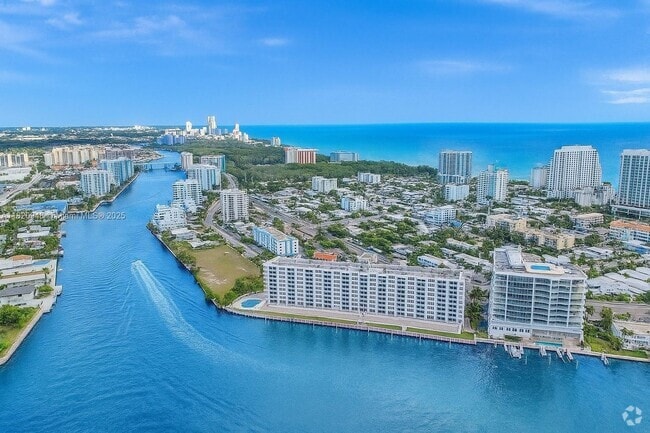 Building Photo - 511 Bayshore Dr Unit 904 Rental