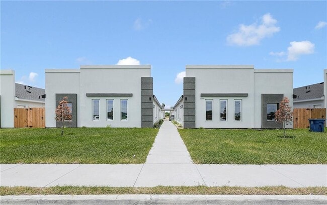 Building Photo - 16 Country Club Dr Unit 1
