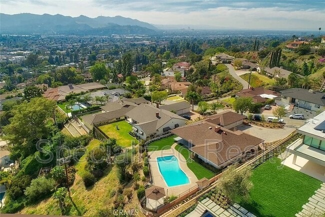 Building Photo - 1640 Cumberland Terrace