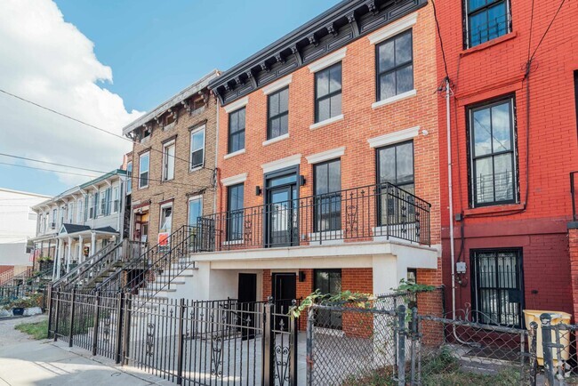 Building Photo - 330 Whiton St Rental