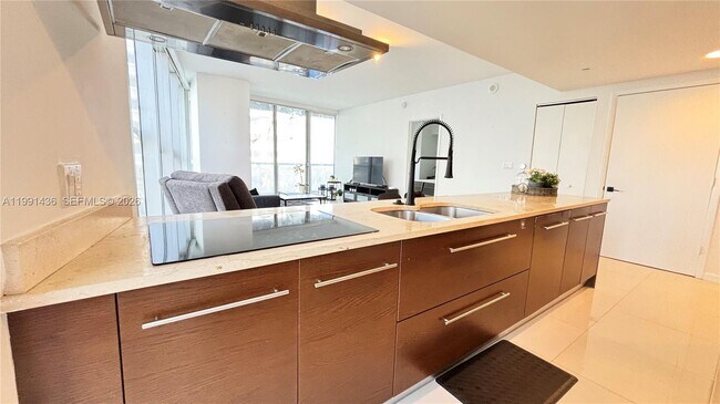 Photo - 495 Brickell Ave Unidad 1610