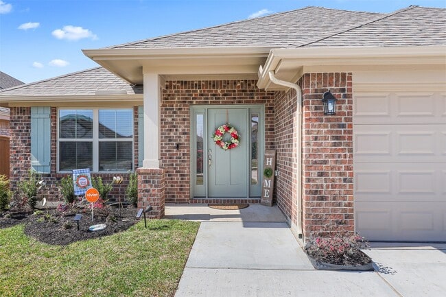 Photo - 2605 Golden Palms Ln