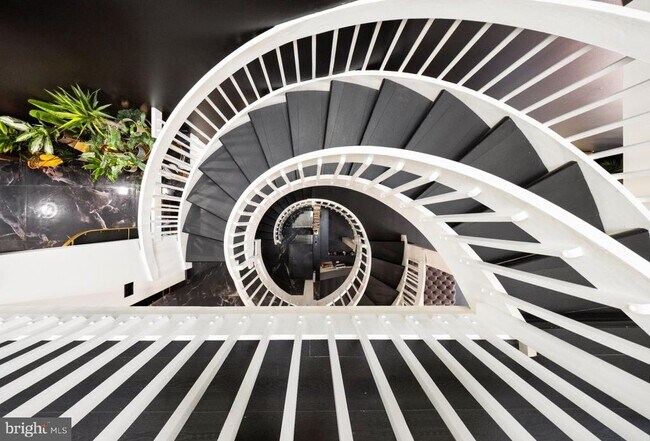 5082 Main St