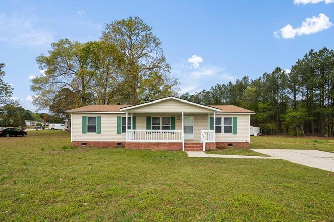 Building Photo - 3 Bed 2 Bath Home Close to Fort Bragg