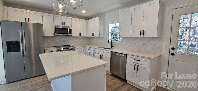 382 W Moore Ave