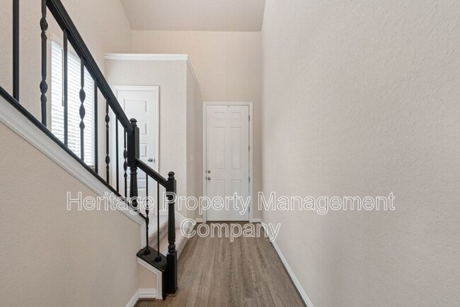 Photo - 2080 Cowan Dr