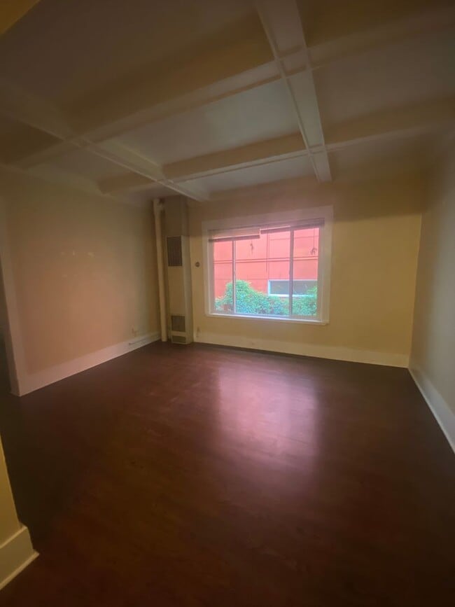 Uptowner Apartments