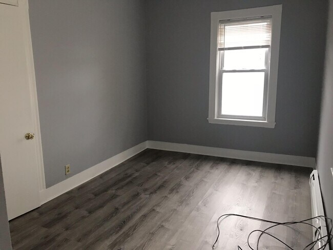 Building Photo - 146 Spencer St Unit 2