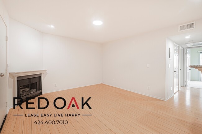 Building Photo - 4651 Cahuenga Blvd Unit 110 Rental