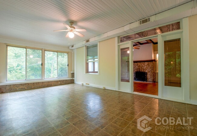 Building Photo - 867 Rosedale Rd NE Unit 1