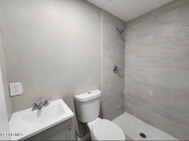 Photo - 116 N Clark Dr Unit B