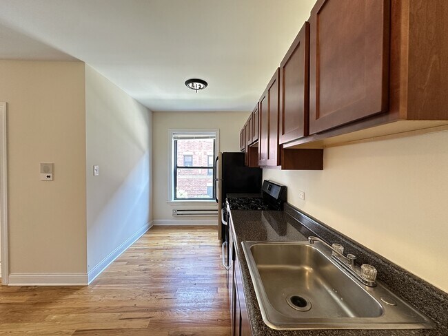Photo - 938 W Cornelia Ave Unidad J05W