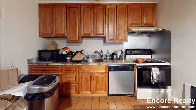 Building Photo - 262 Winchester St Unit 280-32
