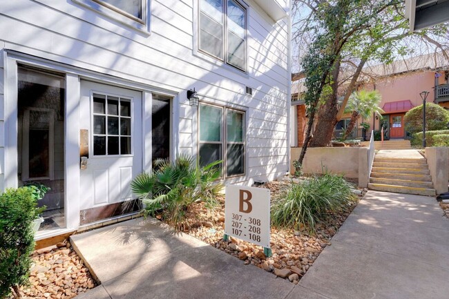 Building Photo - One Bedroom condo in the Heart of Alamo Heights Unit 307B