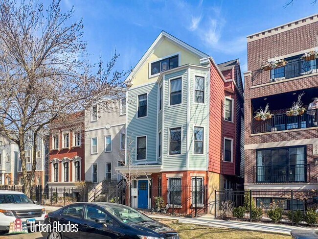 Building Photo - 3245 N Lakewood Ave Unit J05W