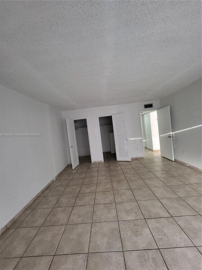 Photo - 1175 Normandy Dr Unit 2D