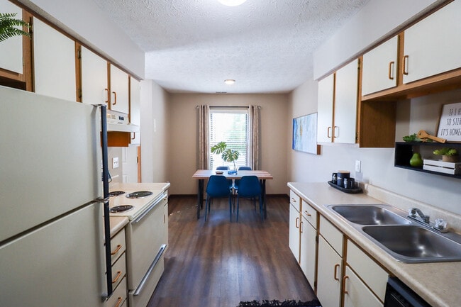 Photo - Lakes of Westdale