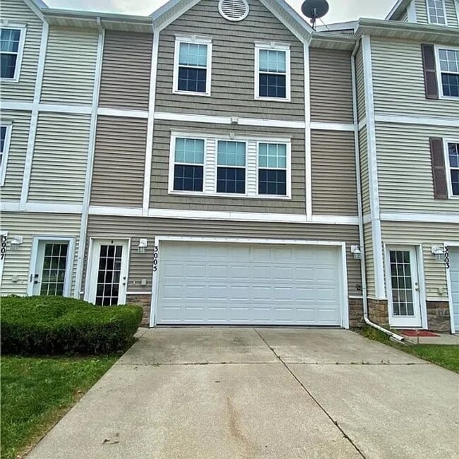 Building Photo - 3005 SW Sharmin Ln