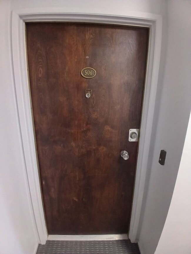 Building Photo - Large Remodeled 1BD Near Downtown Long Beach!!!