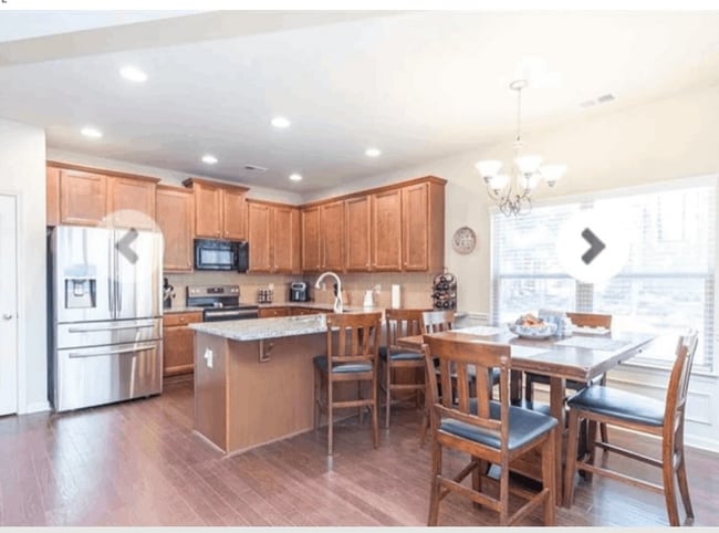 Photo - 3387 Greyhawk Crossing