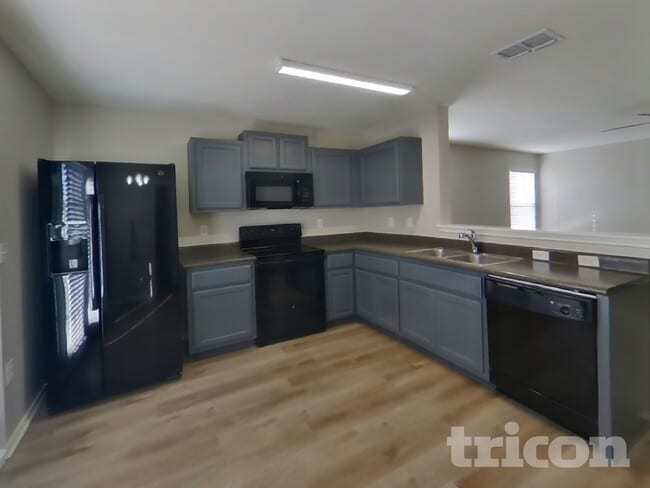 Photo - 6323 Cougar Village