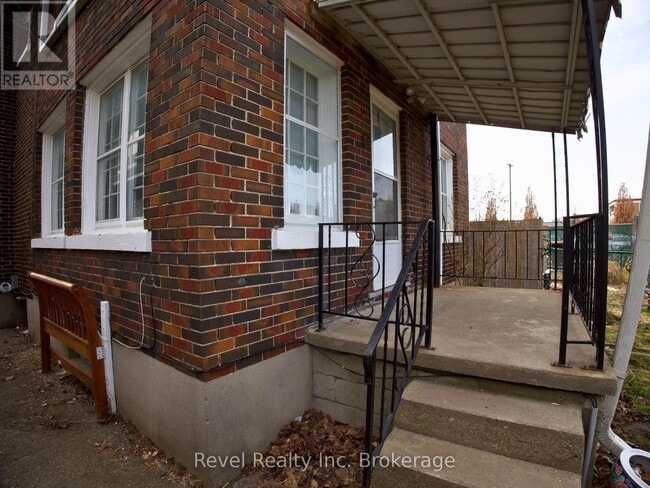 Photo - 511 King St Unité B