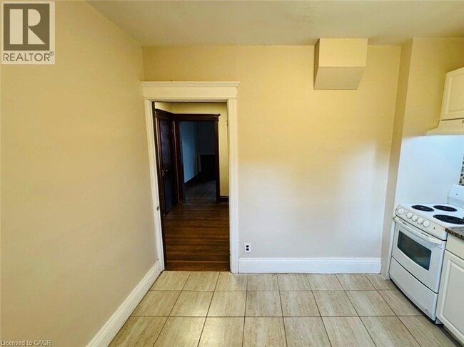 Photo - 102 Eastbourne Ave
