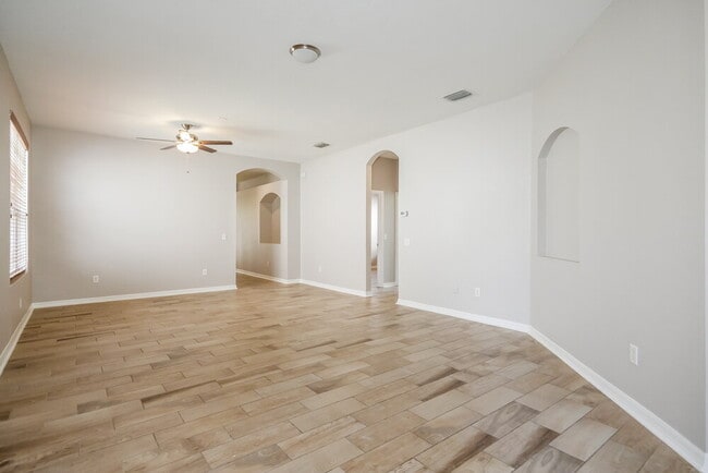 Photo - 910 Larwood Pine Dr