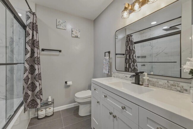 Photo - 2500 Miramar Ave Unit Apt 201