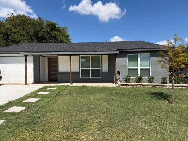 Building Photo - 1211 Cedar Hill Ln
