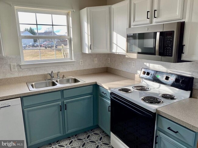 Photo - 142 Surrey Club Ln