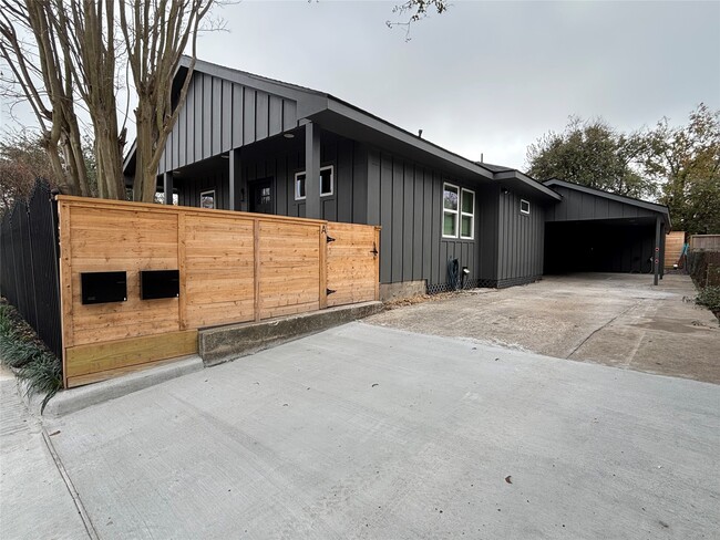 Photo - 430 N Hutcheson St