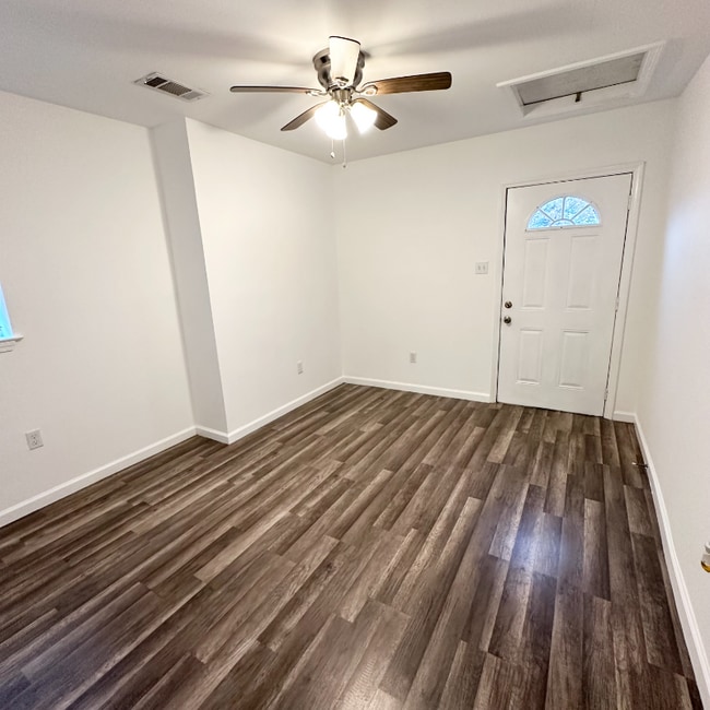 Photo - 2921 Burns St Apartment Unit C