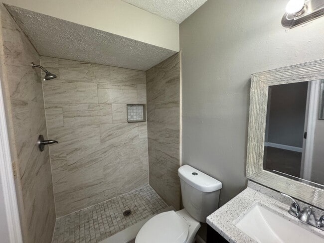 Photo - Lovely 3 Bedroom, 2 Bathroom Home in the Heart of Deltona!!
