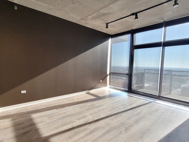 Photo - 235 W Van Buren St Unit 4413