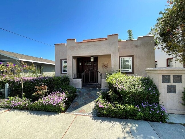 Building Photo - 916-920 Poli Unit 916 Poli Rental