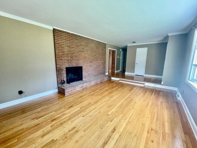Photo - 1936 Crestdale Dr