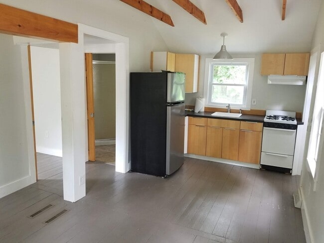 Photo - 980 Careswell St