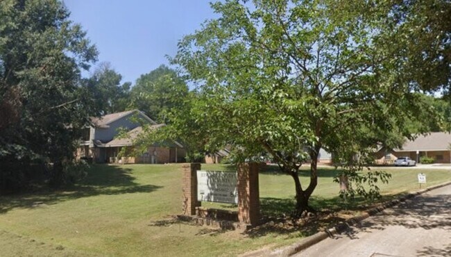 Photo - 1303 Martin Luther King Dr