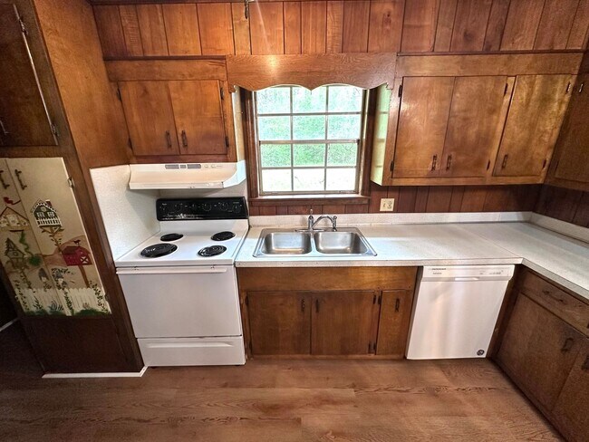 Photo - 3 Bedrooms, 2 Bathroom - House in North Rome!